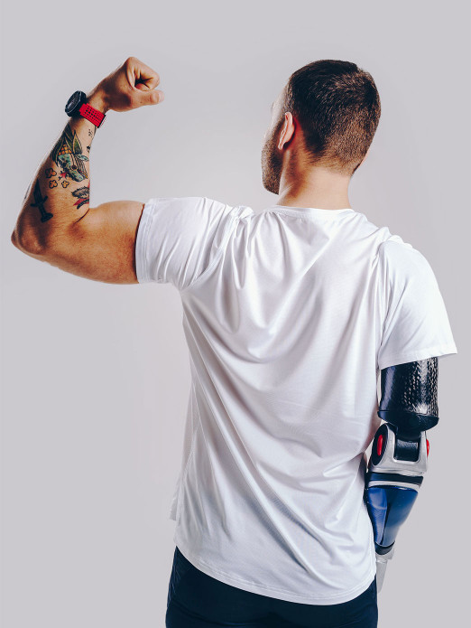 MEN'S SLIM-FIT T-SHIRT